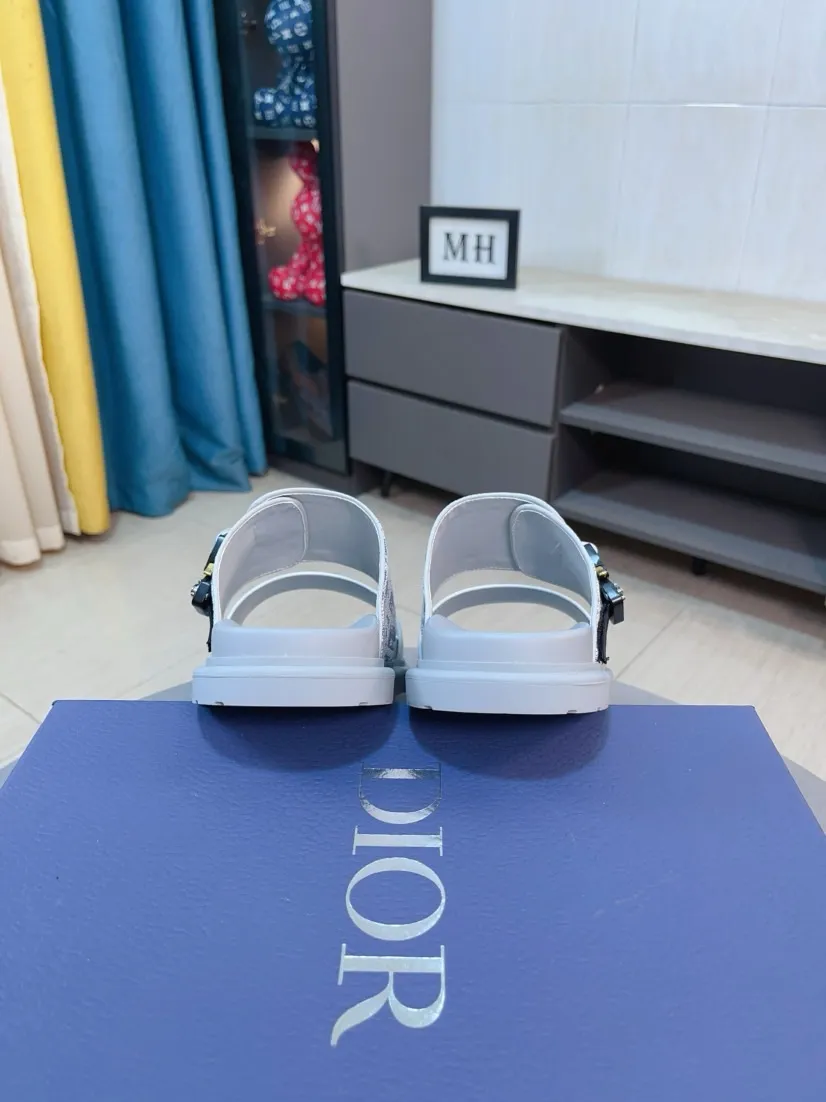 Men's Men's Shoes 💰320🌸🌸Dior Aqua Men's Sandals Slippers. Showcasing Dior haute couture design. The Dior gray suede strap is accented with an aluminum Dior buckle for added style. Paired with a comfortable tonal notch sole, they pair easily with shorts or jeans for a sophisticated look. Main body: suede cow leather, technical fabric lining: cow leather, with adjustable straps, aluminum Dior buckle, Dior gray EVA insole, tonal notch rubber outsole splicing structure👌👌size: 38-44 (45.46 customized)